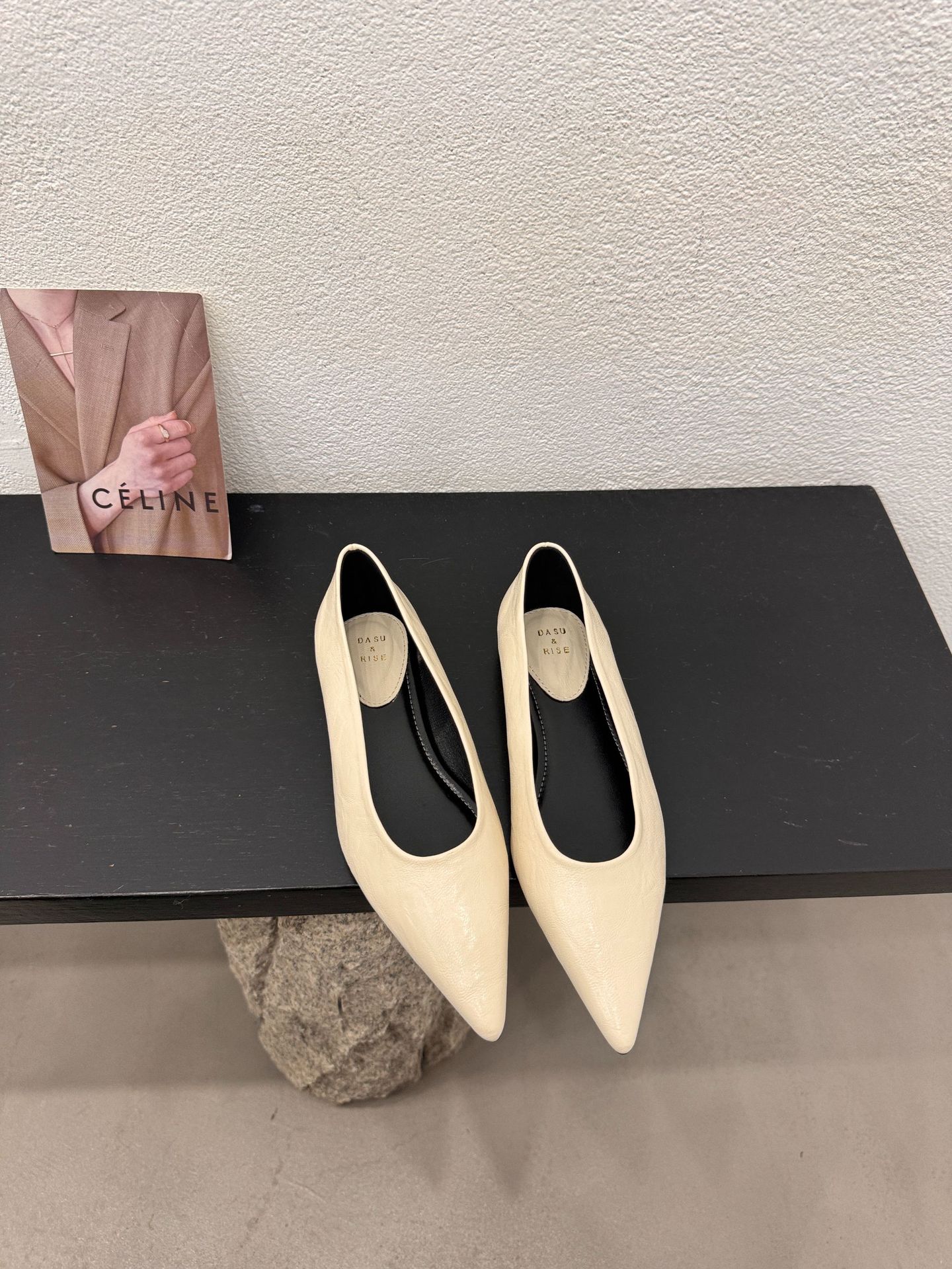 Elegant pointed-toe pumps